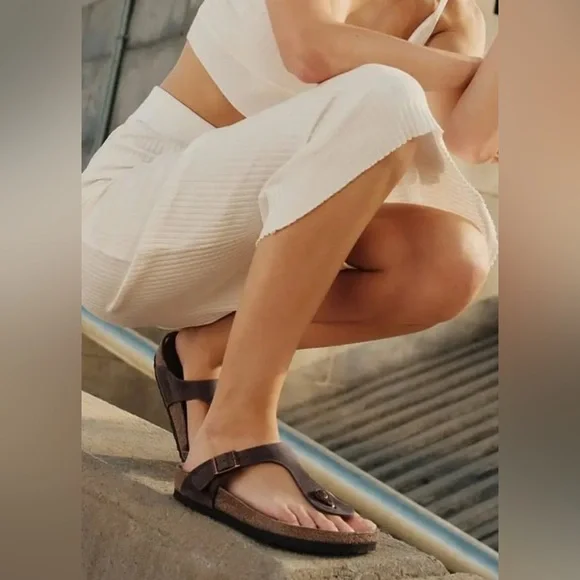 Birkenstock Gizeh Metallic Bronze Sandals🖤 - Picture 2 of 14